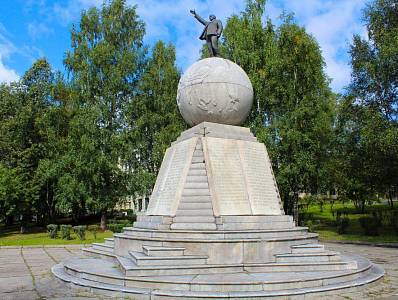 Памятник В.И. Ленину (Ленин на шаре)